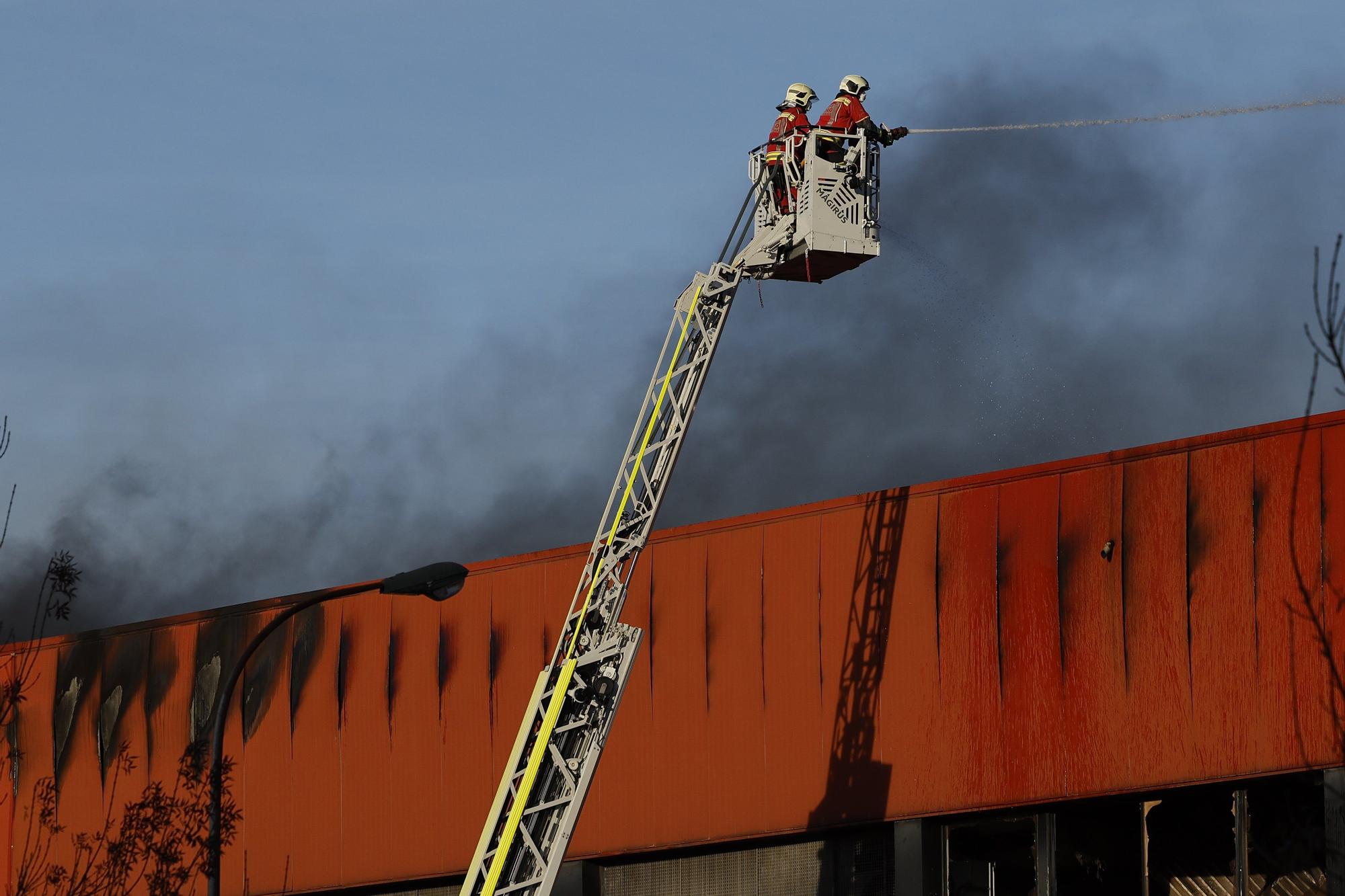 Incendio en la zona del antiguo matadero de Zorrotza