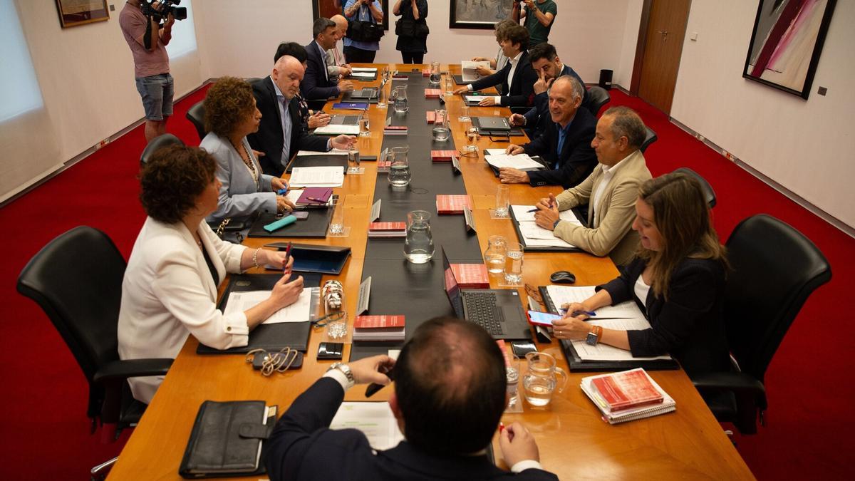 Imagen de archivo de una Mesa y Junta de Portavoces del Parlamento de Navarra.