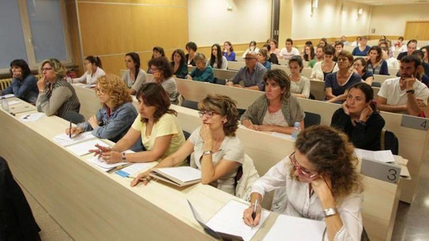 Participantes en el curso de verano titulado &#039;La violencia ascendente ejercida por menores y jóvenes: formas y factores&#039; sobre la violencia de hijos a padres.