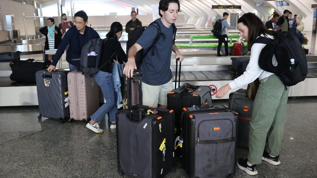 Control de aduanas en el Aeropuerto de Bilbao
