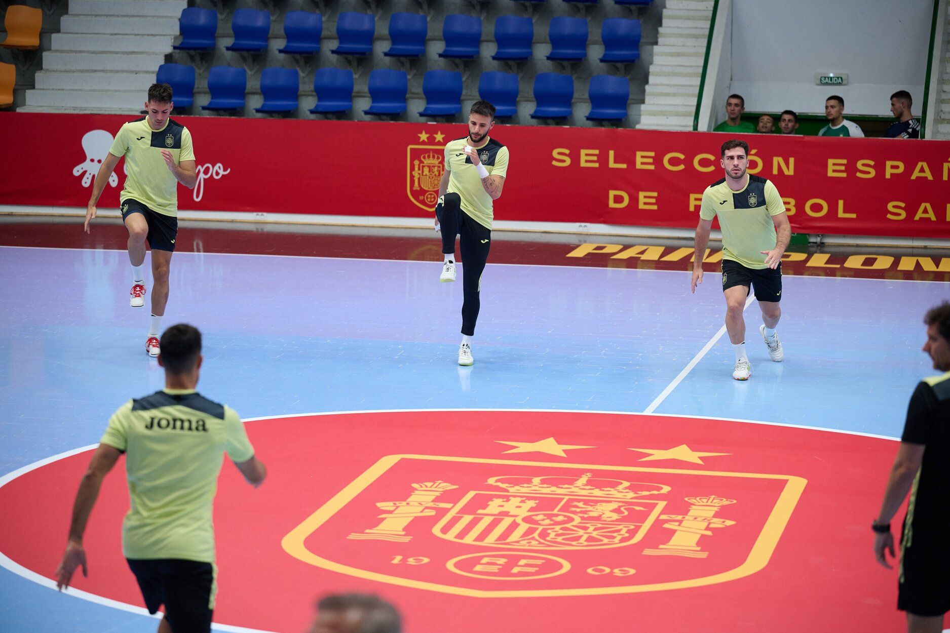 Fotos del entrenamiento de la selección española de fútbol sala en el pabellón Anaitasuna