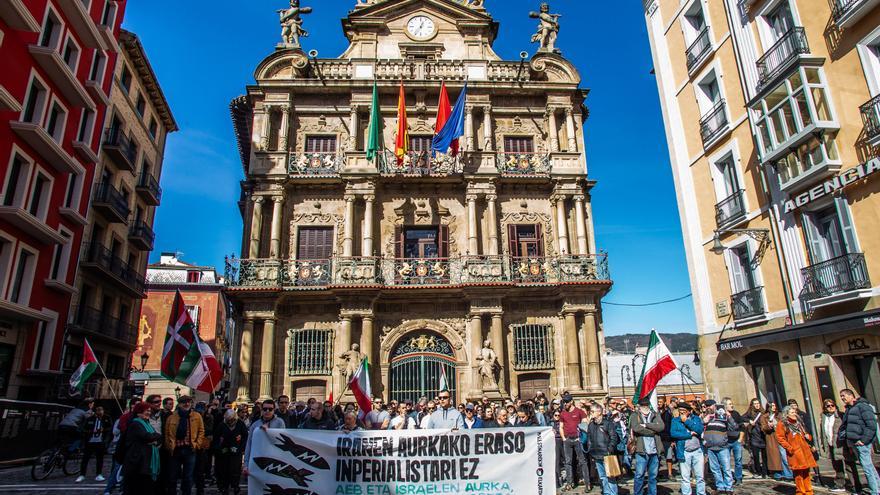 Un centenar de personas rechaza en Pamplona el "ataque imperialista" de EEUU e Israel contra Irán