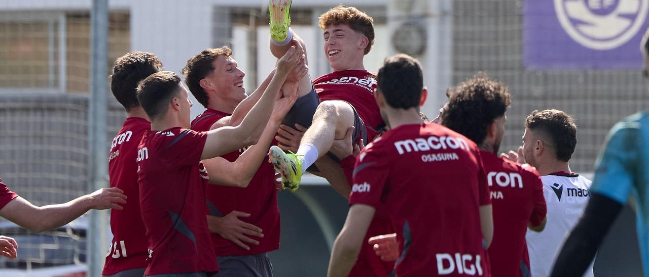 Víctor Muñoz, a la selección: fotos del entrenamiento de Osasuna en Tajonar