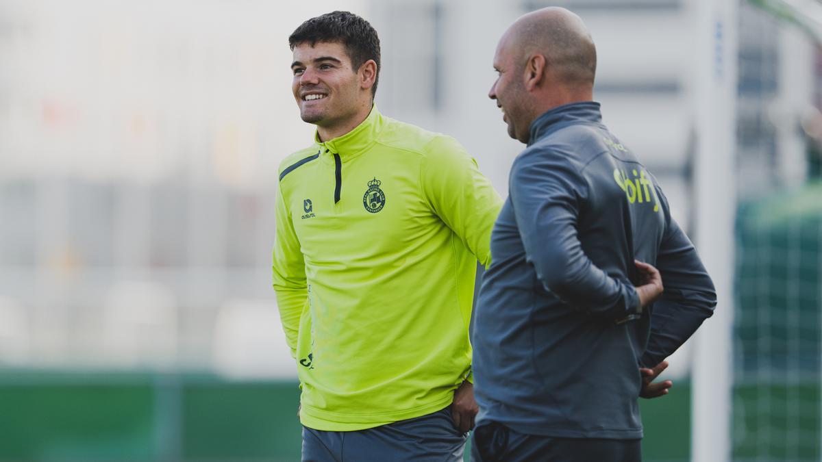 Peio Canales, en el entrenamiento del Racing.