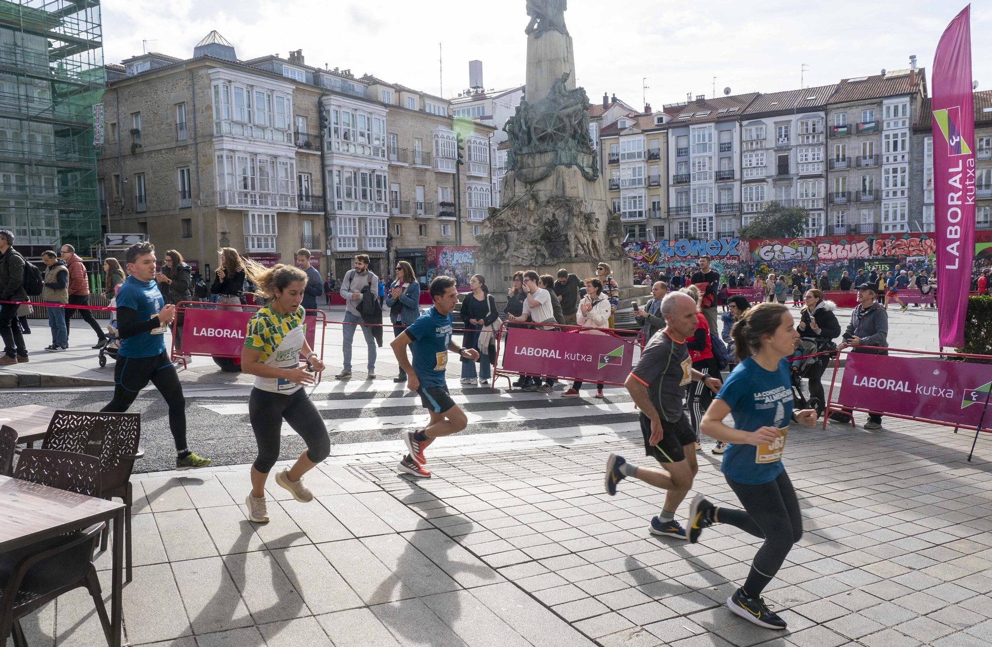 En imágenes: Un millar de corredores atraviesan la almendra