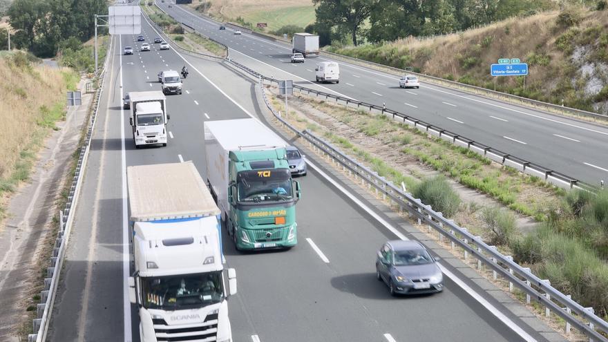 Un accidente de tráfico causa retenciones de dos kilómetros en la N-622