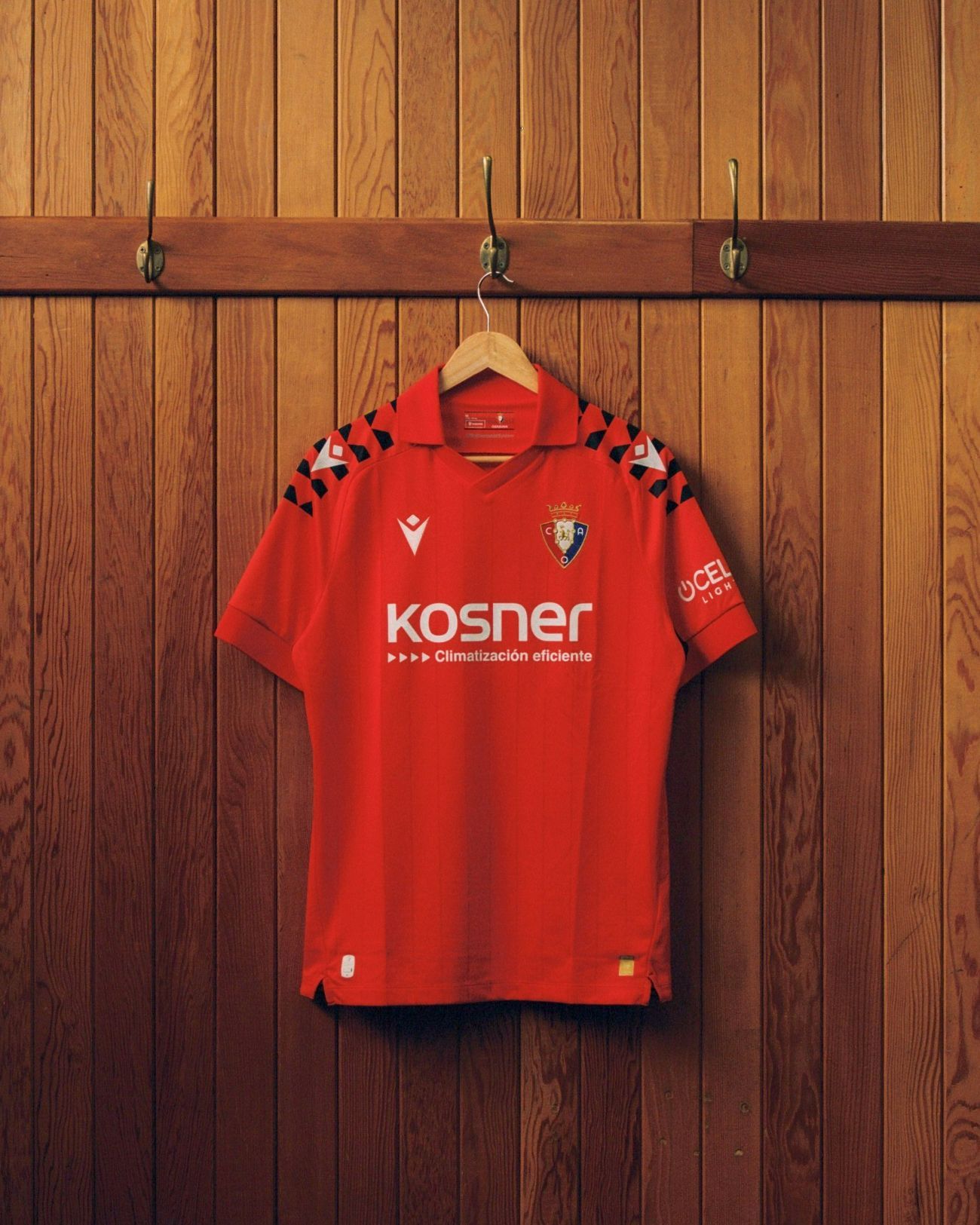 Imágenes de la nueva camiseta de Osasuna