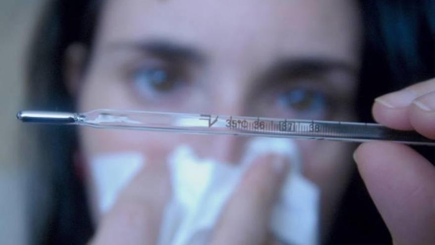Salud indica que la gripe es una enfermedad vírica y que no hay que tratarla con antibióticos.