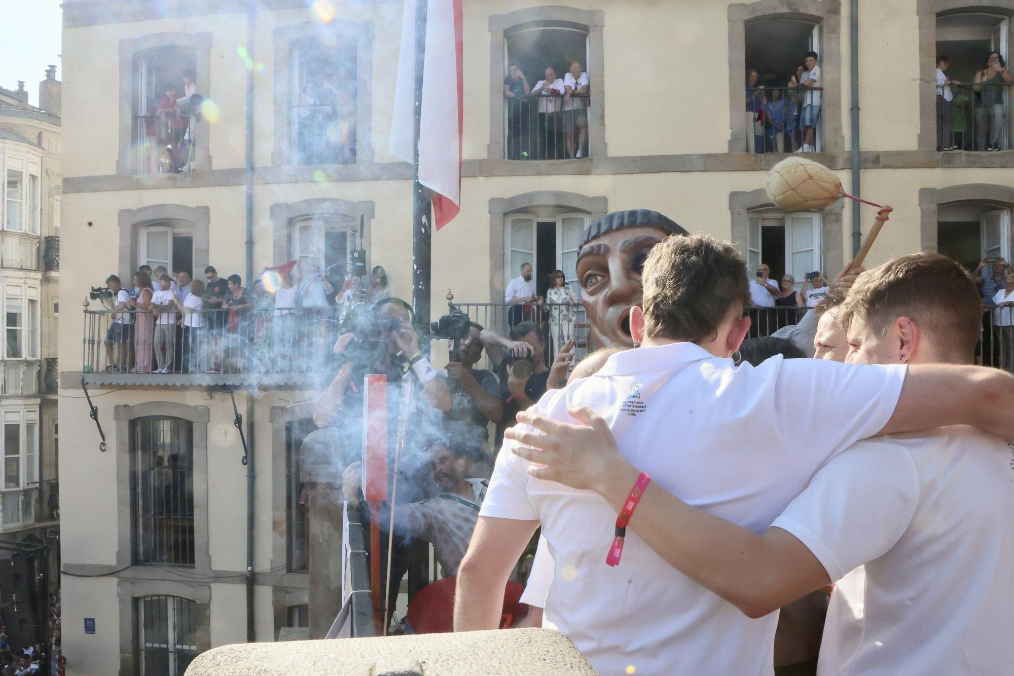 En imágenes: Vitoria sale a la calle a celebrar La Blanca tras el txupinazo