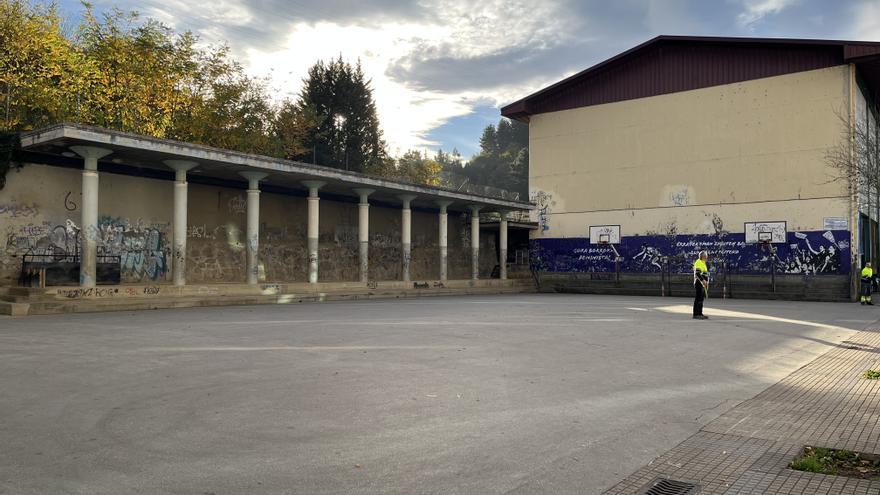 El patio de Kurtzebarri Eskola de Aretxabaleta se reinventa: más inclusivo, verde y creativo