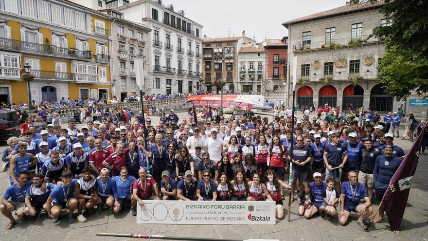 Las traineras se vuelcan con el 500 aniversario del Fuero Nuevo de Bizkaia