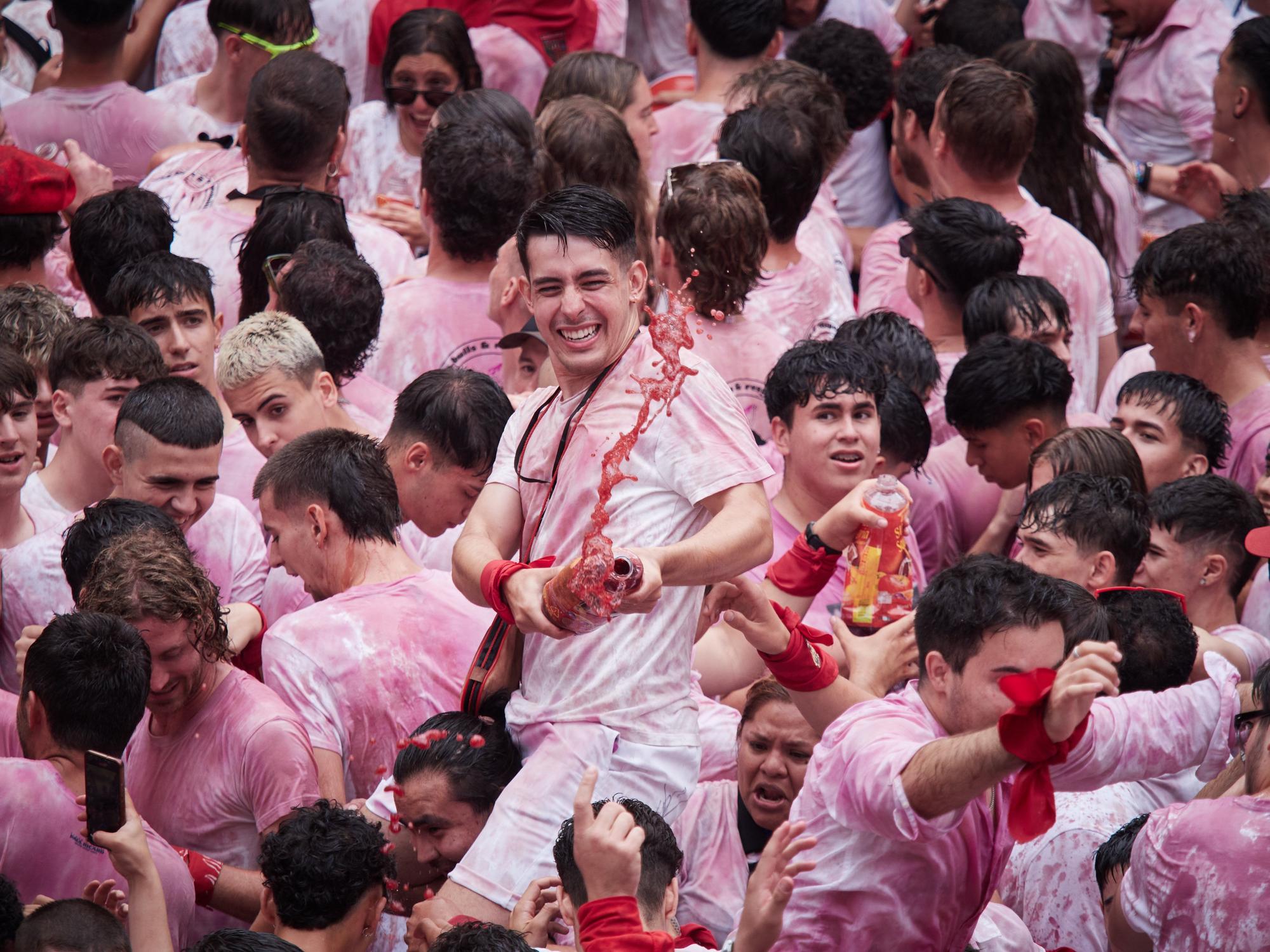 Fotos del  Chupinazo de San Fermín 2025 en Pamplona: ¡La fiesta más internacional se enciende con un grito solidario por Palestina!