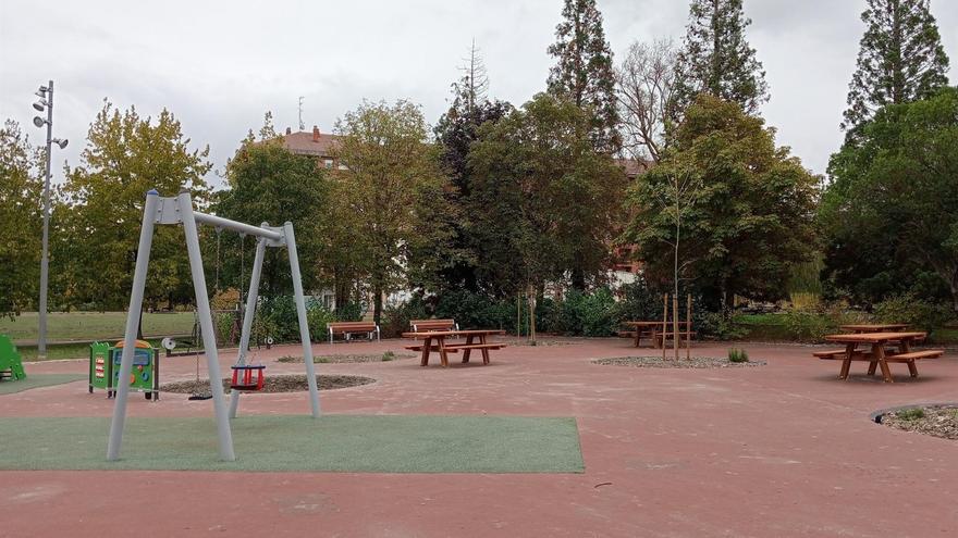 Gasteizko Udalak San Martingo parkeko umeentzako jolaserako eta kirola egiteko gune berritua ireki du