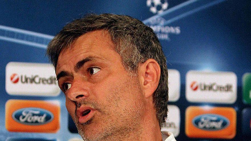 Mourinho prepara dos partidos, con y sin Sneijder