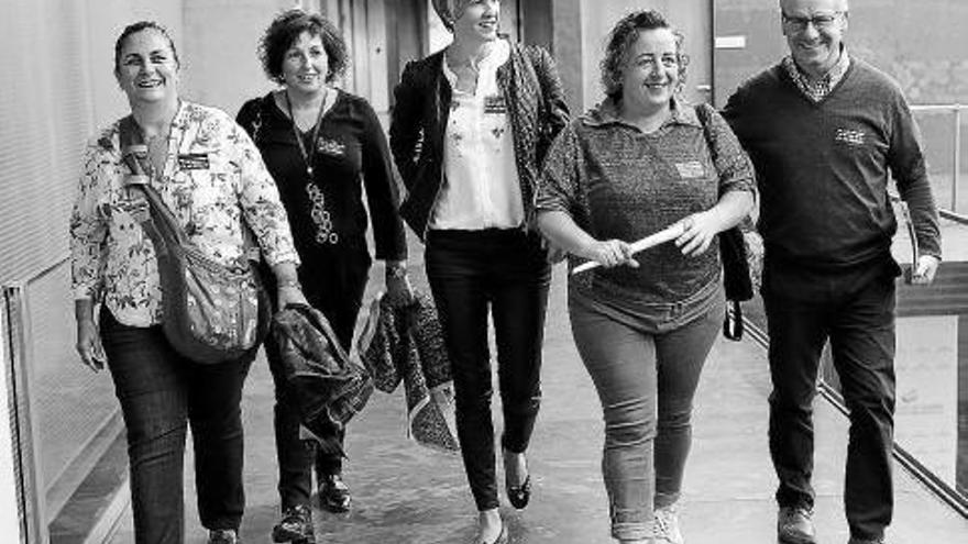 Apyma, dirección y alcalde de Pitillas, antes de comparecer en la Comisión de Educación.