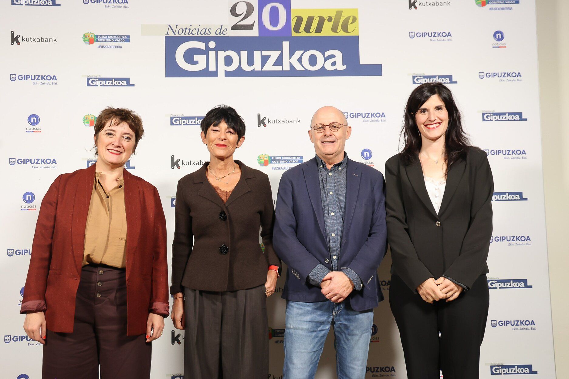 Aizpea Otaegi (alcaldesa de Errenteria) con Maddalen Iriarte, Juan Jarlos Izagirre y Nekane Zinkunegi (EH Bildu)