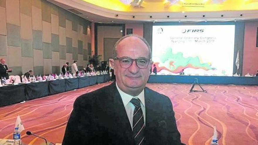 Paniagua, en la sesión de la FIRS en China en la que fue nombrado presidente del Comité de hockey.