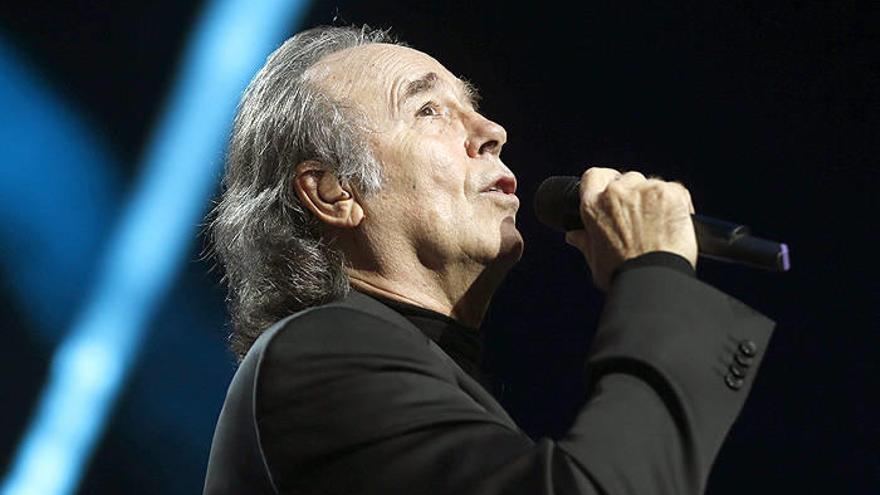 El cantautor Joan Manuel Serrat durante su actuación el pasado martes tras recibir el premio Ondas por su trayectoria musical
