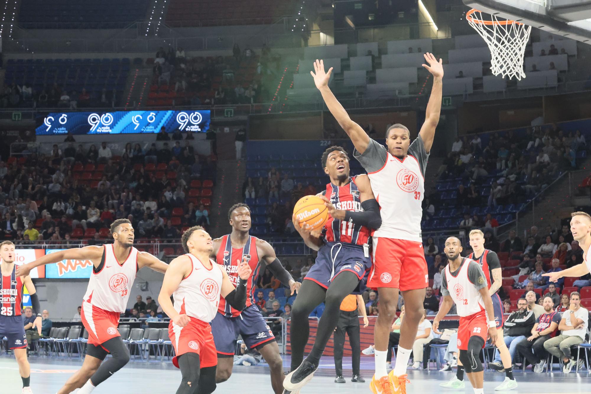 En imágenes: Todas las fotos del partido entre el Baskonia y el Pallacanestro Trieste