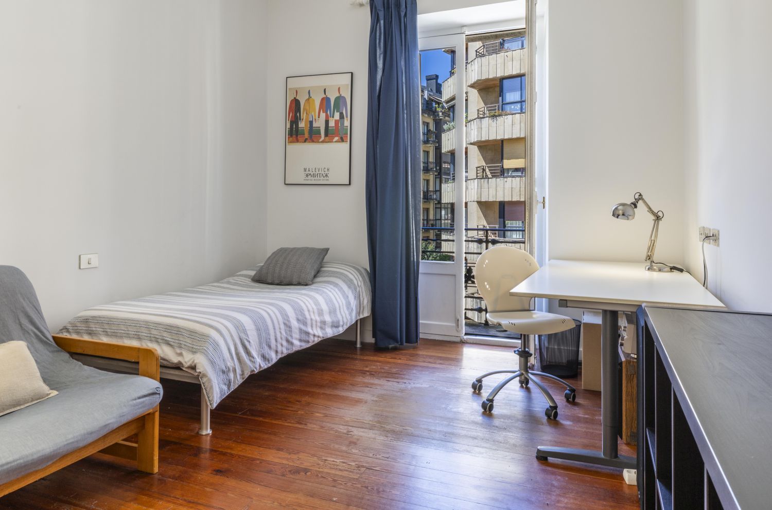 Magnífica propiedad en venta ubicada en un edificio señorial, situada en una de las zonas más elegantes del céntrico barrio de Gros