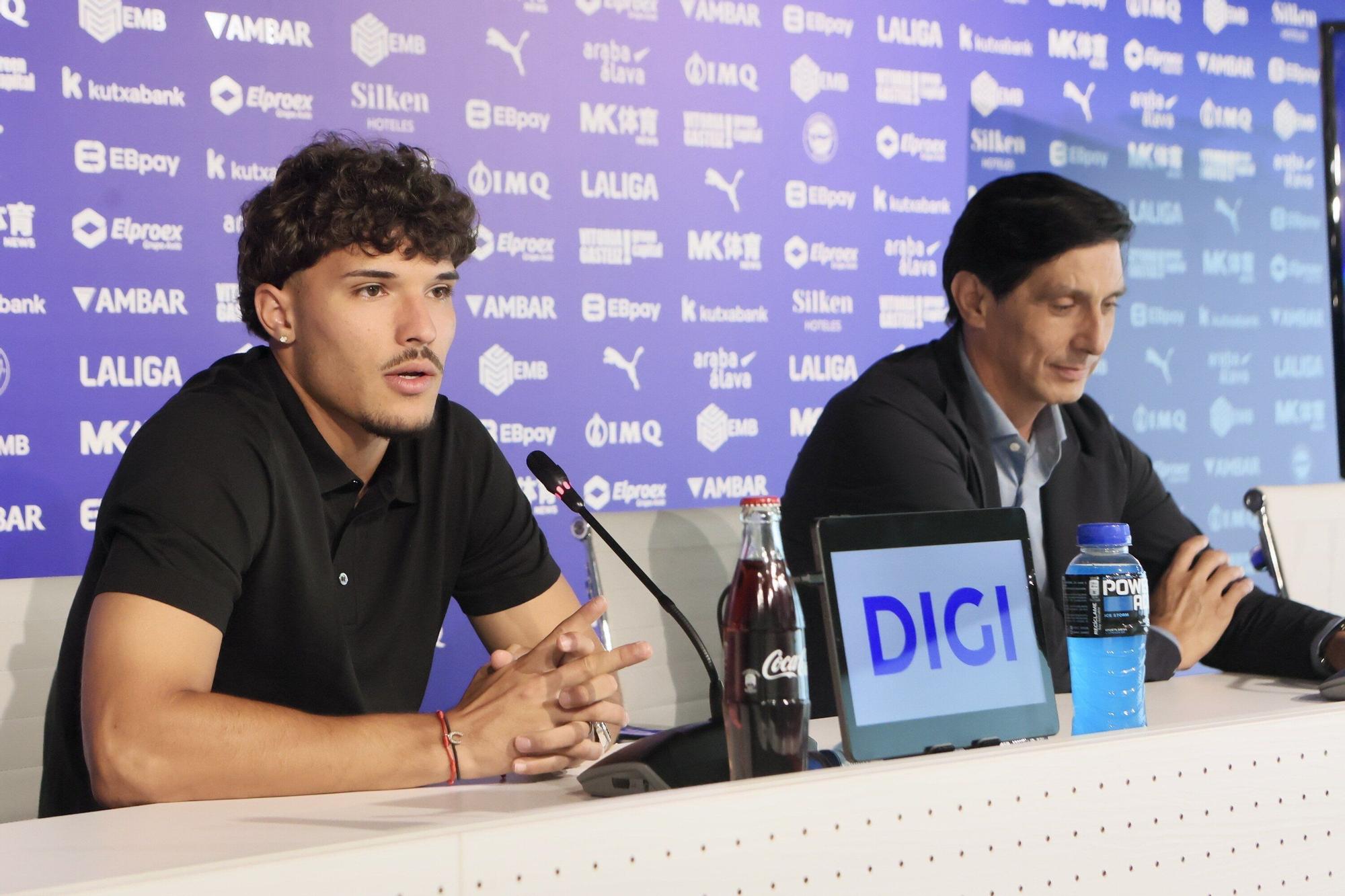 En imágenes: La presentación de Youssef Enríquez como jugador del Alavés