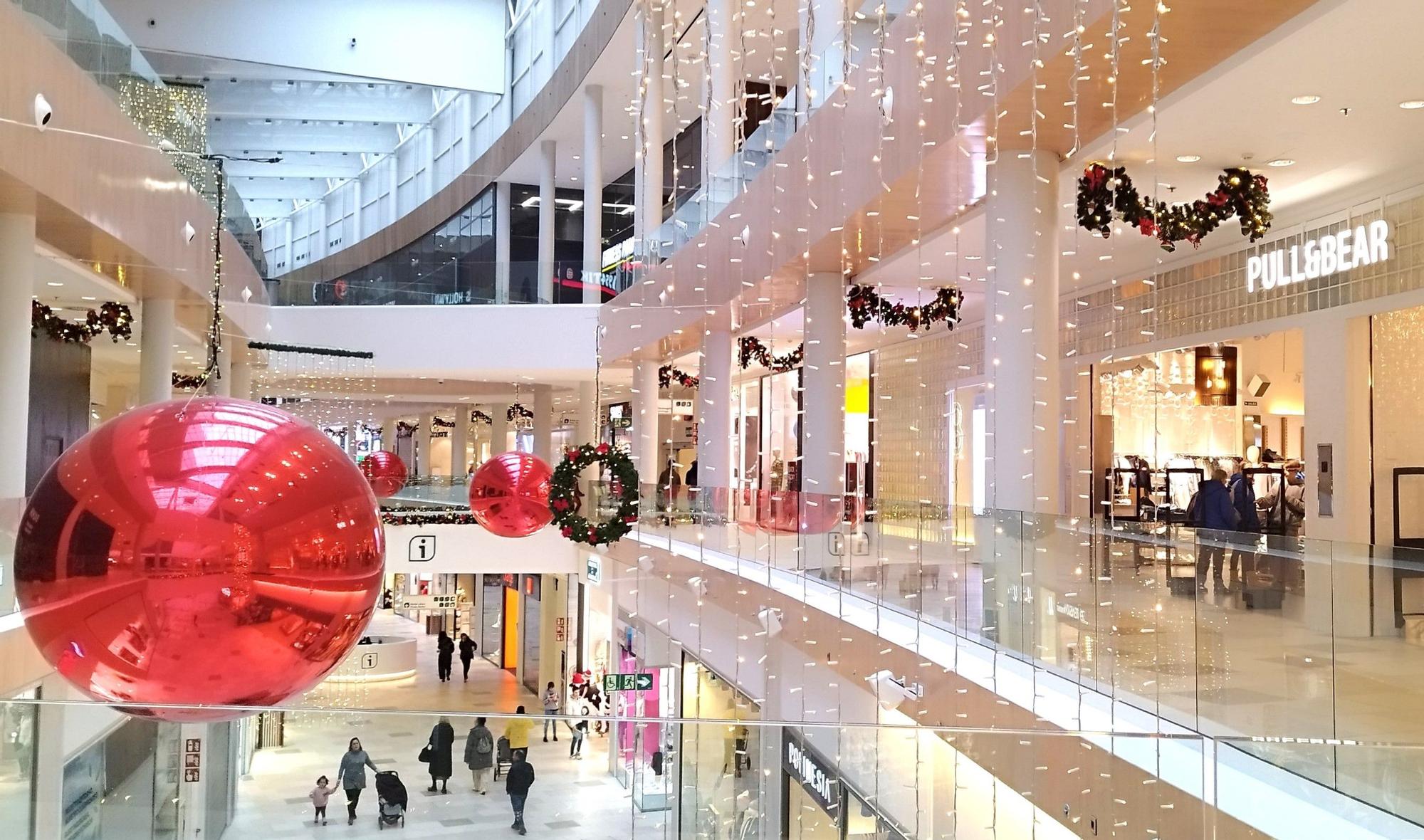 La decoración navideña luce en El Boulevard desde el pasado 21 de noviembre