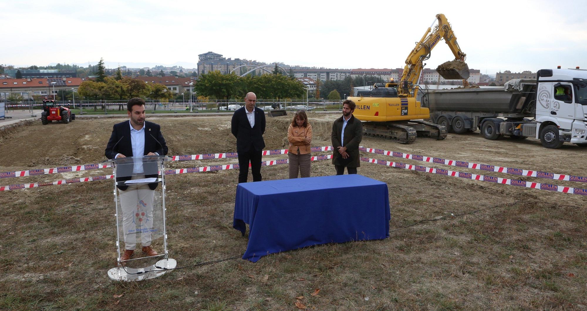 Colocación de la primera piedra de la nueva Escuela Infantil Sarastigorri en Zizur Mayor