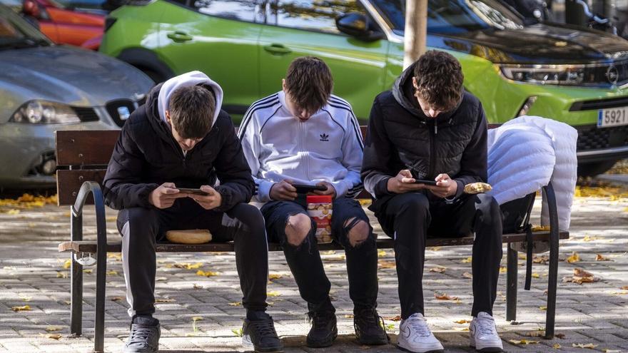 El 80% de los y las navarras de 14 años tiene perfil en redes sociales