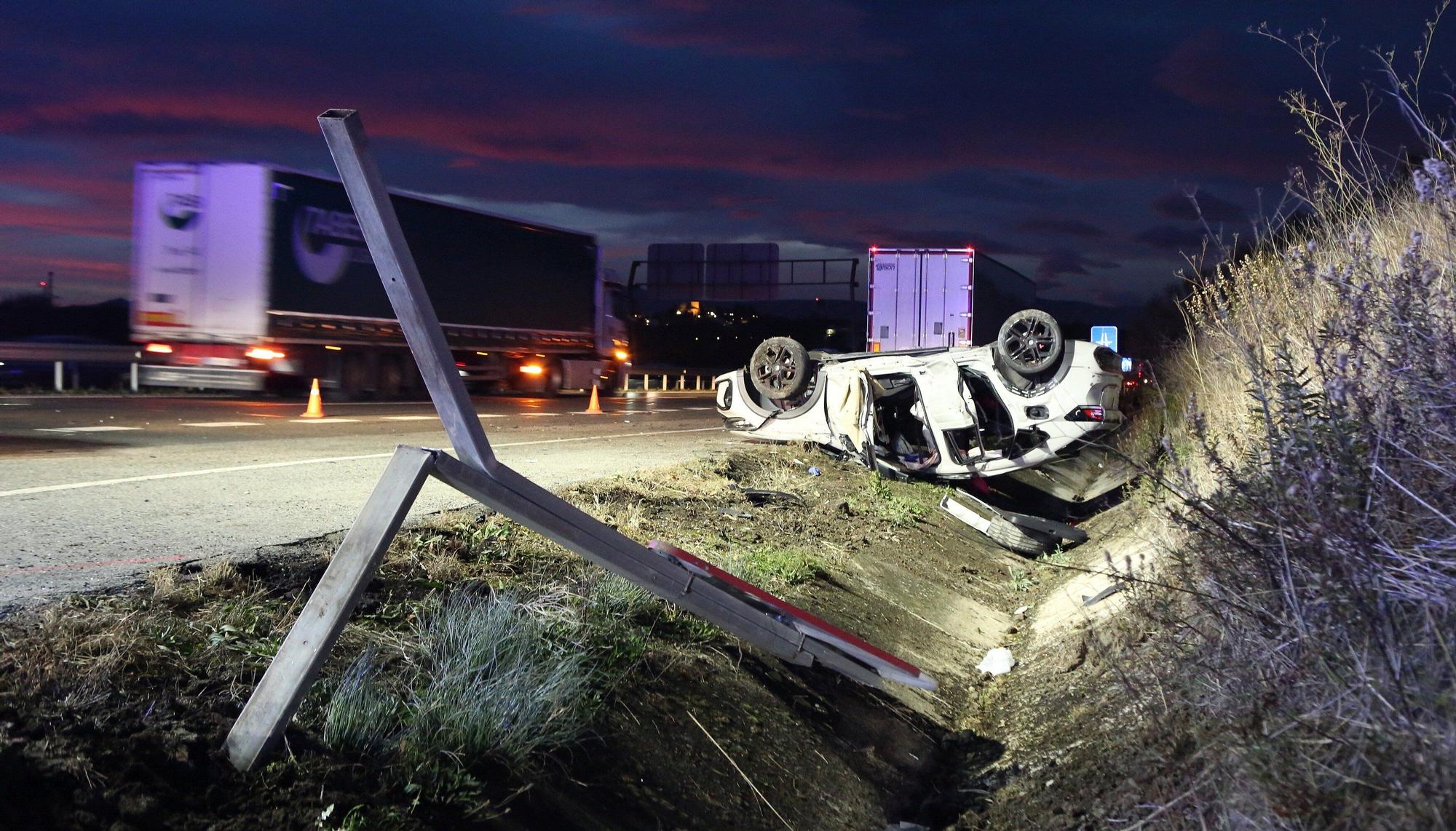 Fotos del accidente en la A-15 en Esquíroz con cuatro heridos, dos menores