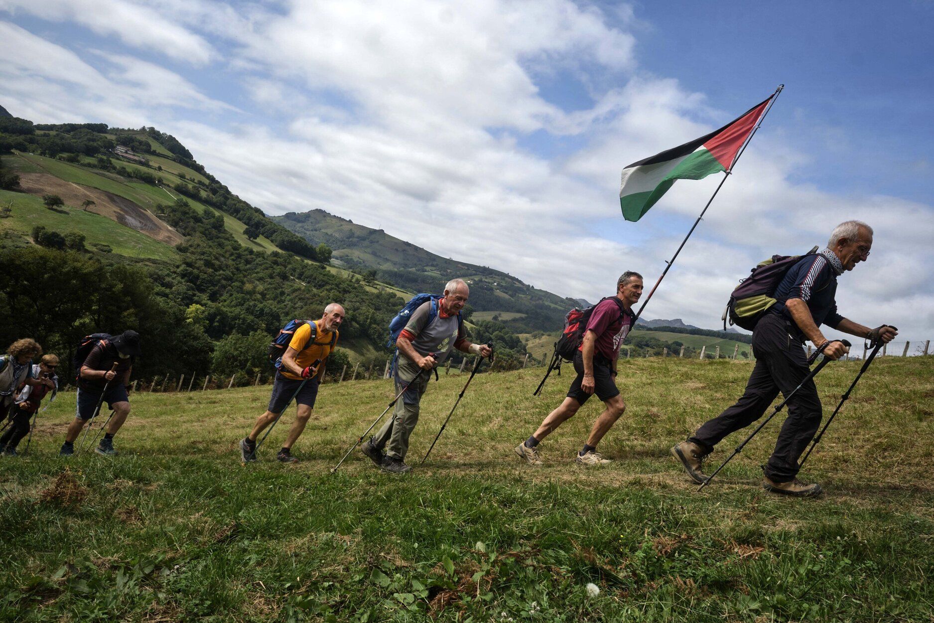 Fotos de la séptima etapa de la marcha propalestina por Navarra, desde Eltzaburu hasta Doneztebe