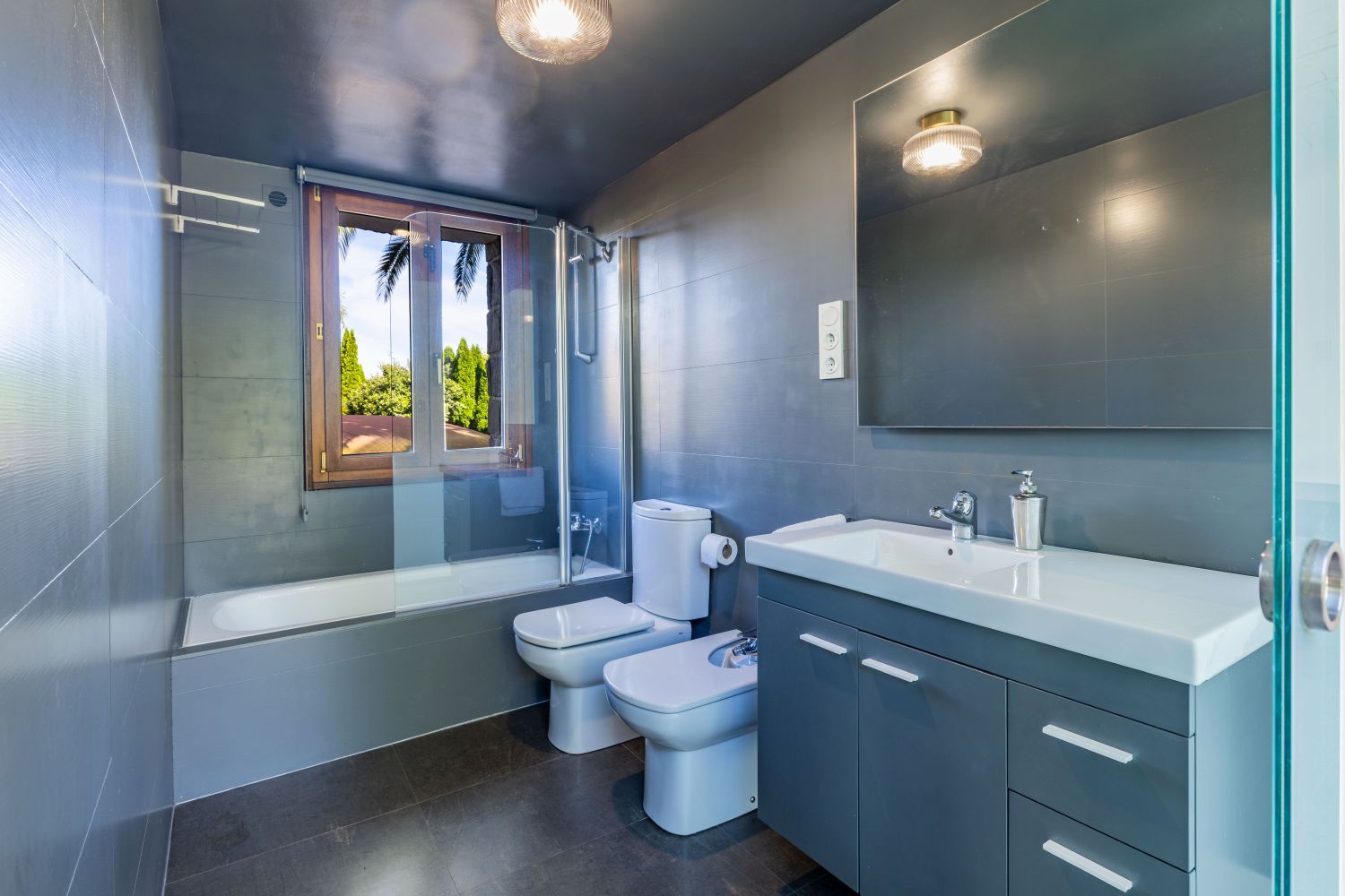 Exclusiva Villa Bifamiliar en venta en un paraíso, ubicada en el Alto de Zorroaga, en San Sebastián