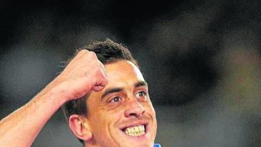 El árbitro echa una mano a los txuri-urdin