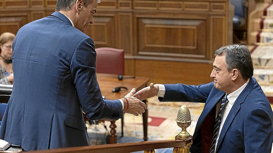 Aitor Esteban y Pedro Sánchez