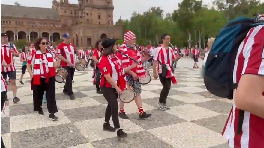 Los txistus ya suenan en la Plaza de España de Sevilla