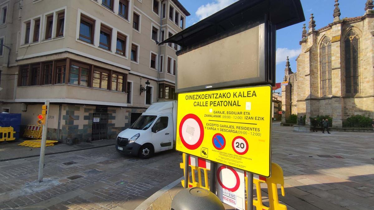 Acceso al casco desde la plaza de San Severino.