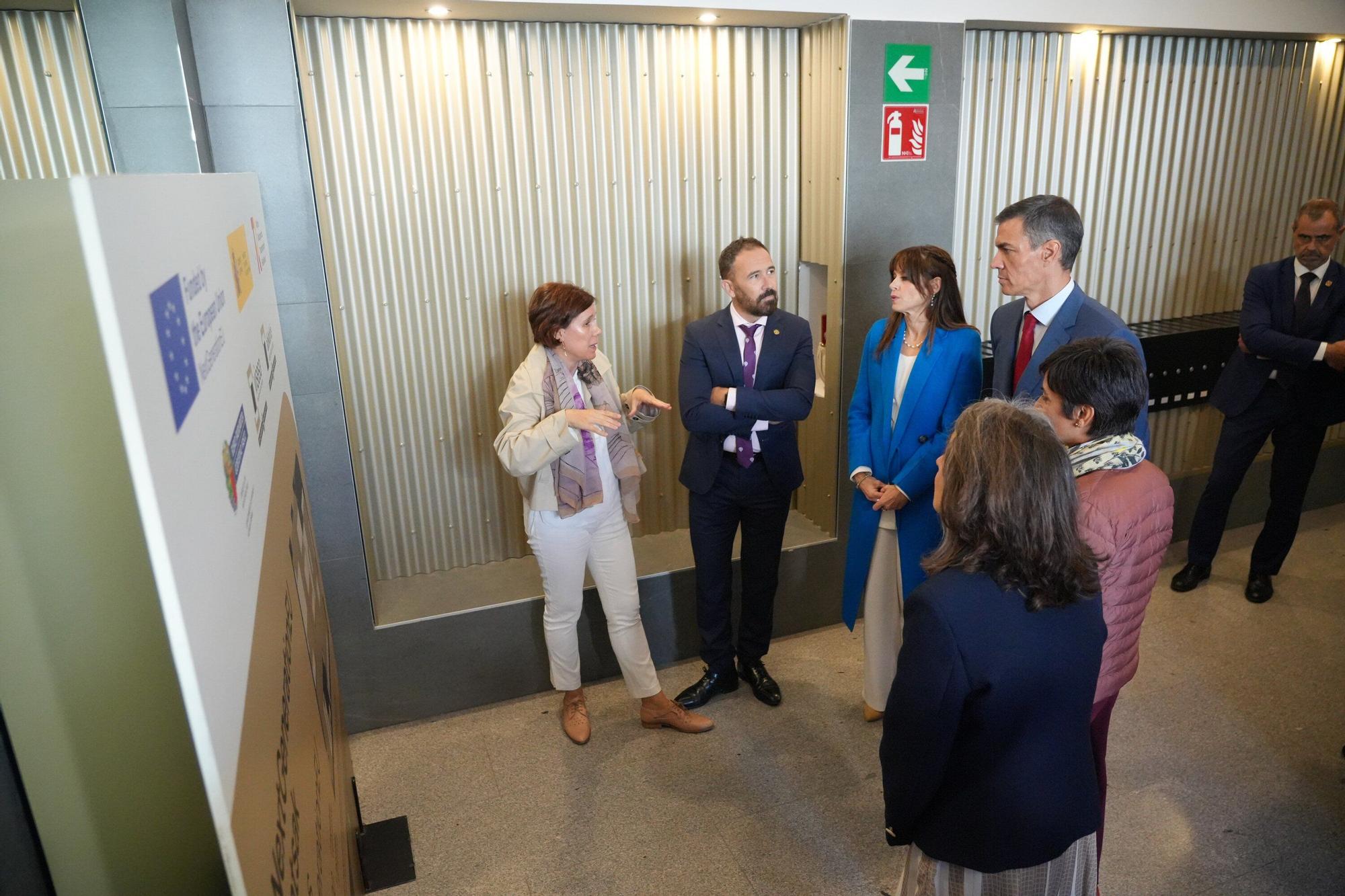 En imágenes: Pedro Sánchez visita una promoción de pisos de alquiler social en Arkaiate