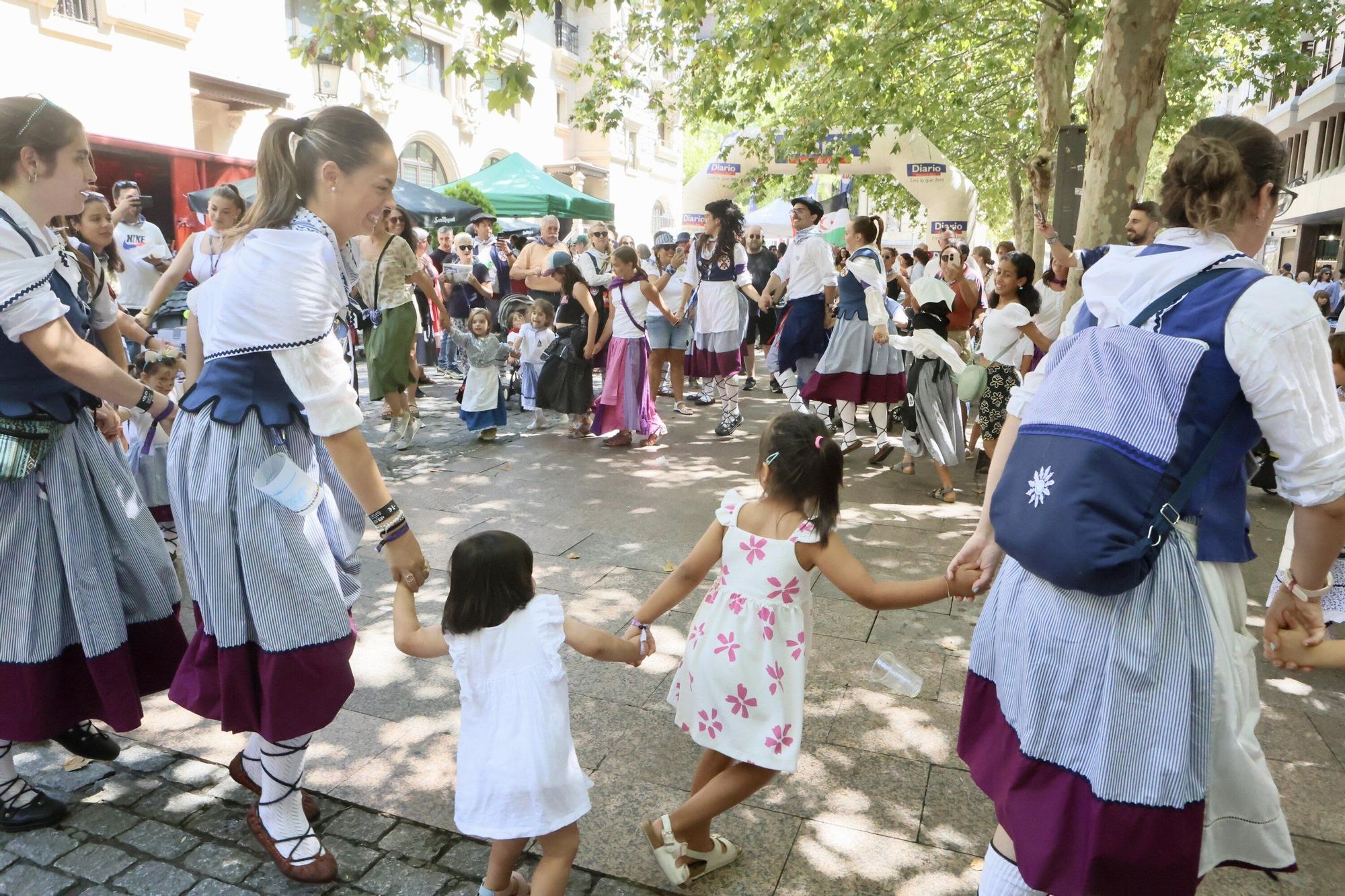 En imágenes: Los txikis se adueñan de su día en las fiestas de La Blanca