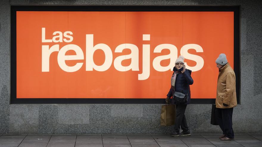 Fotos del comienzo de las rebajas de invierno en Pamplona