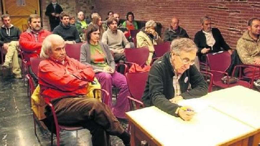 Los asistentes a una de las charlas celebradas dentro del programa Noviembre Ecológico.