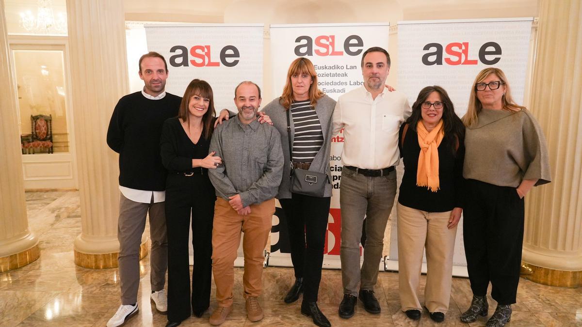 Socios de Casa Aramendia, el pasado miércoles en la entrega del premio de ASLE.
