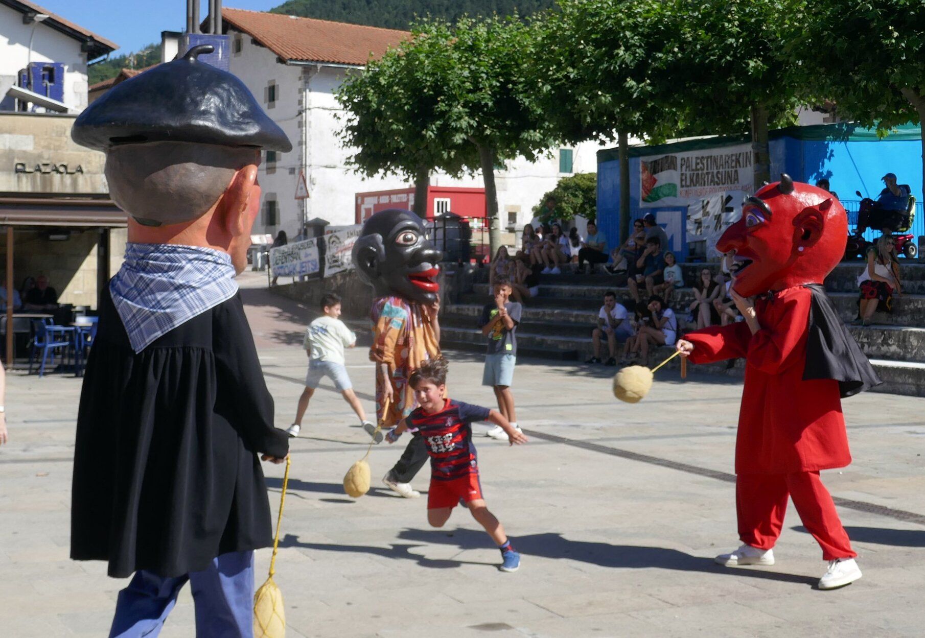 Fotos del chupinazo de fiestas de Irurzun
