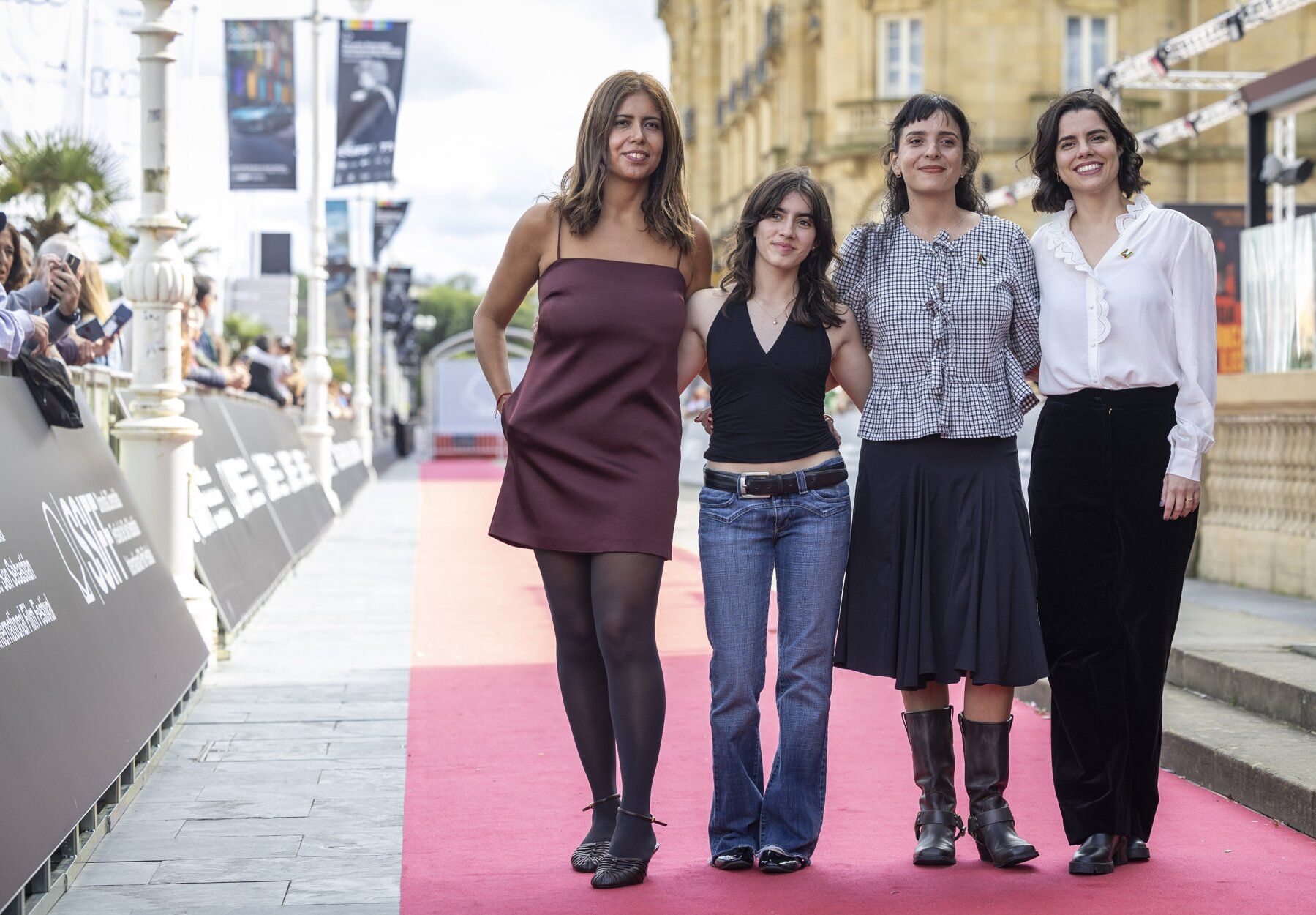 Alba Flores, Almodóvar... una cartelera de lujo en la alfombra roja del Zinemaldia