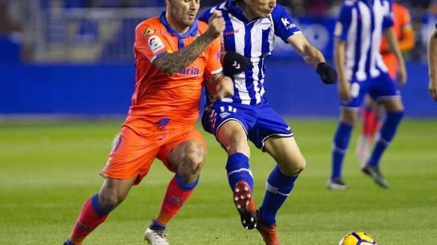 Las Palmas iguala un tempranero gol del Alavés