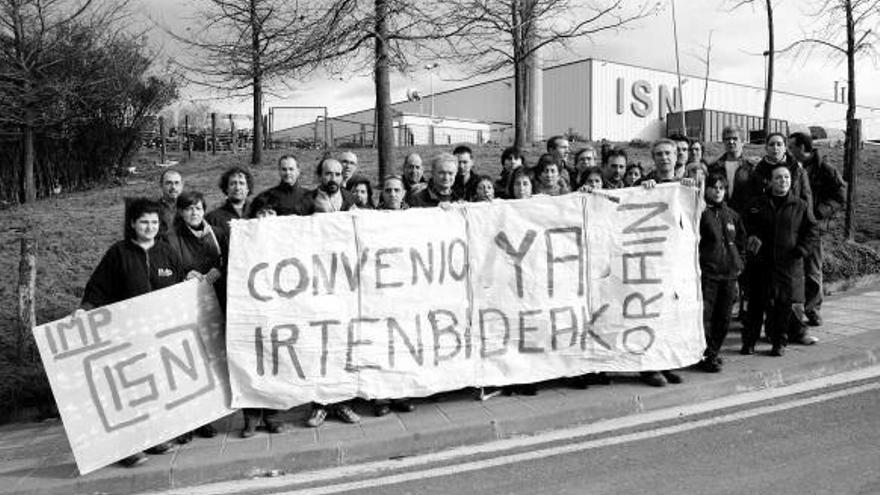 Protesta de los trabajadores de IMP por retrasos en los salarios