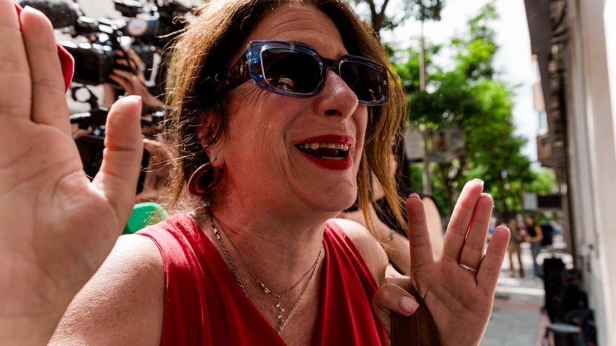 Leire Díez habló con Cristina Narbona de "reconducir" los ataques al presidente