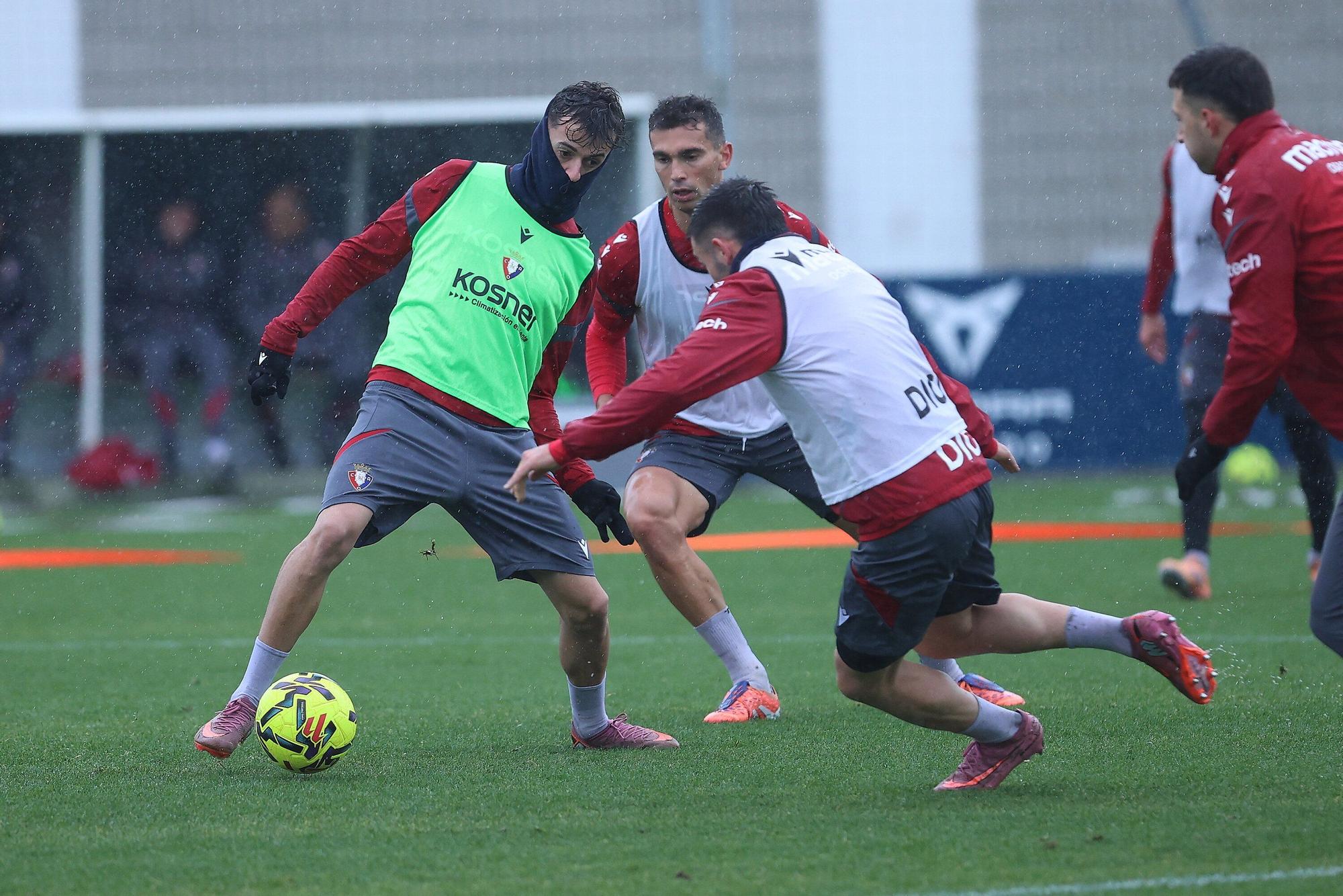 Fotos del entrenamiento de Osasuna (25/11/2025)