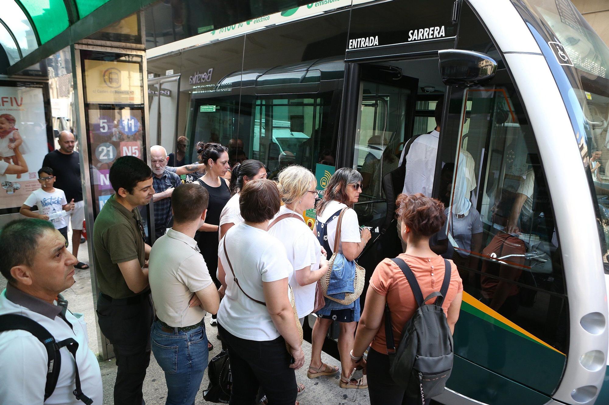 Primera jornada de la huelga indefinida en julio en el servicio de villavesas