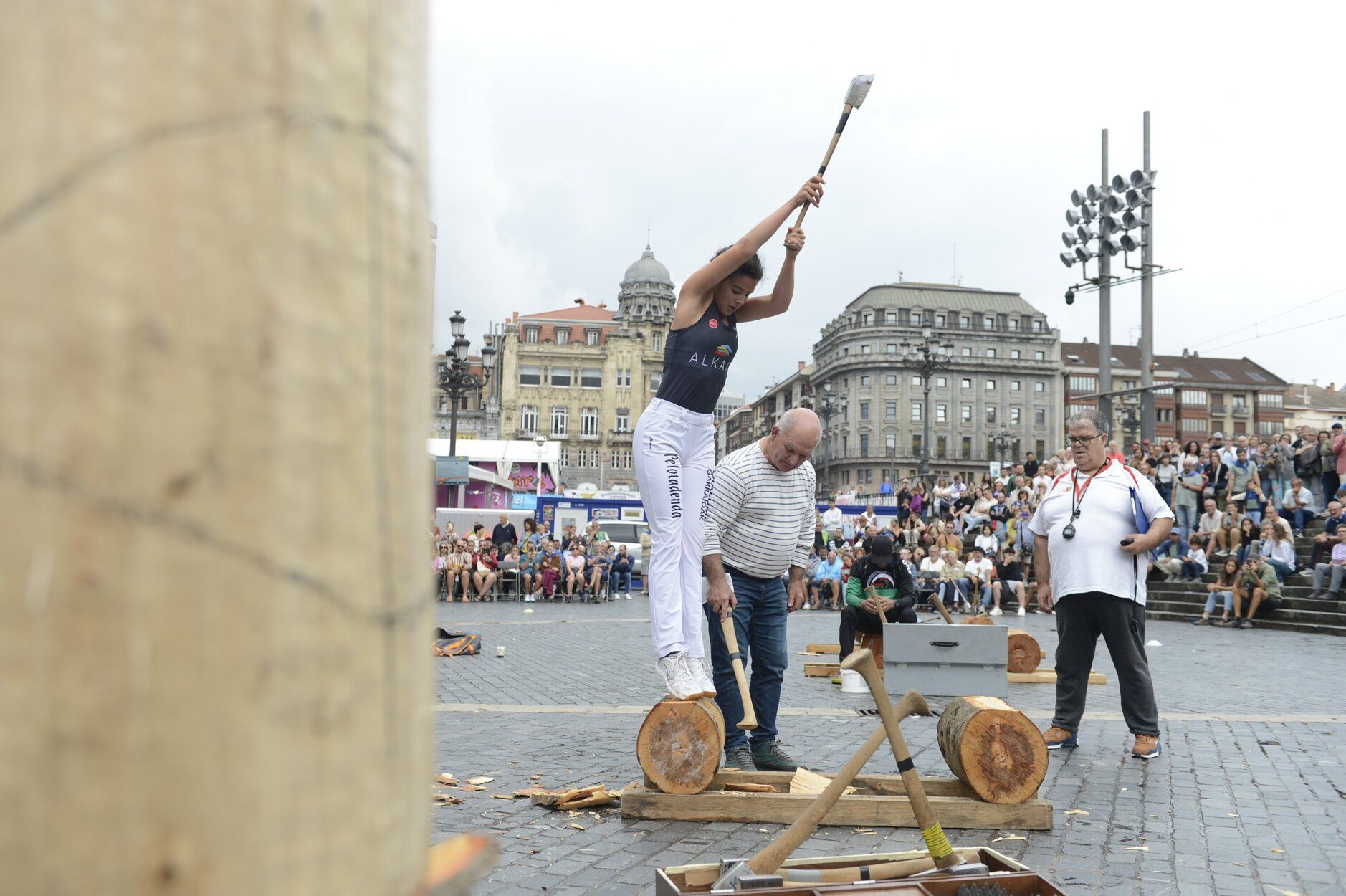 En fotos: herri kirolak en la plaza del Arriaga