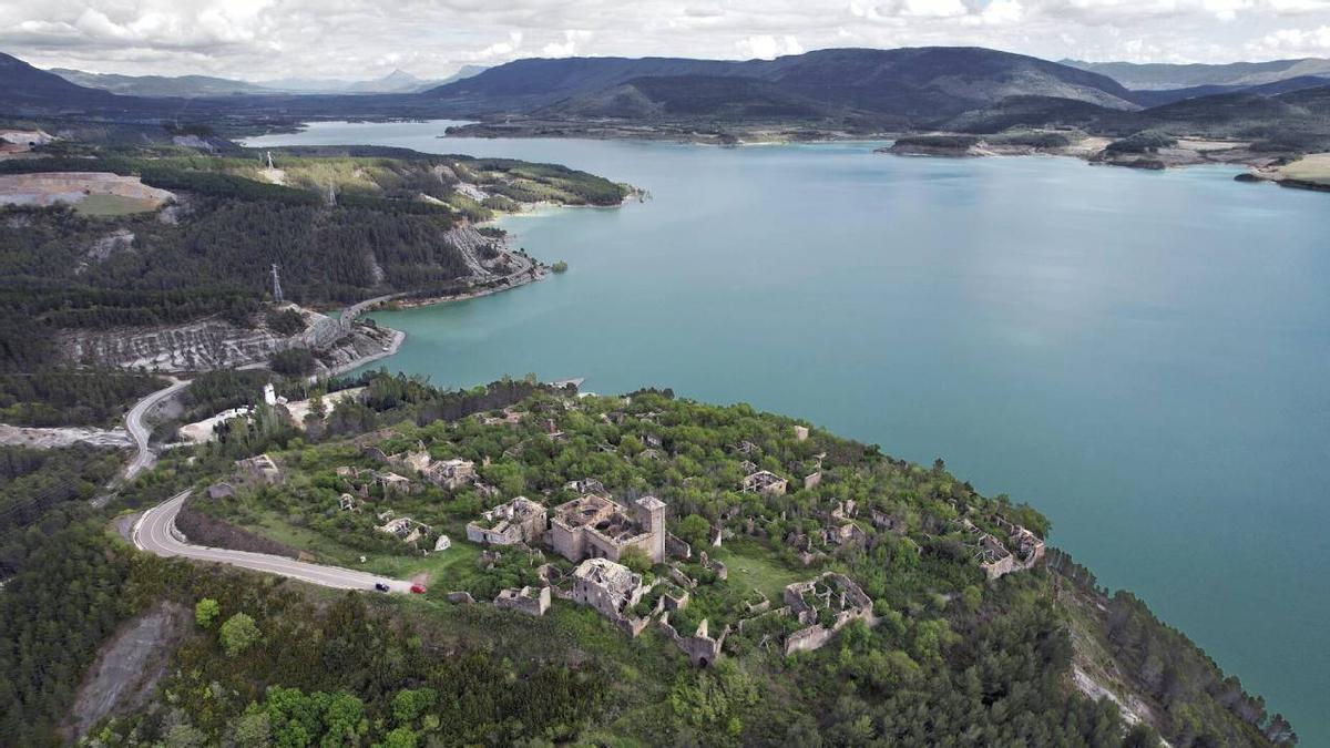 El pueblo de montaña de Navarra &quot;bañado por el inmenso Mar del Pirineo&quot;