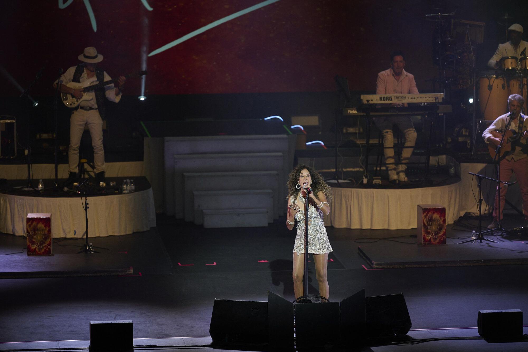 Fotos del concierto de Rosario Flores en Baluarte